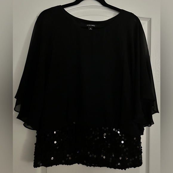 Roz & Ali black sequin blouse. Size medium. Fitted at the waist with flowing arm - Picture 1 of 4